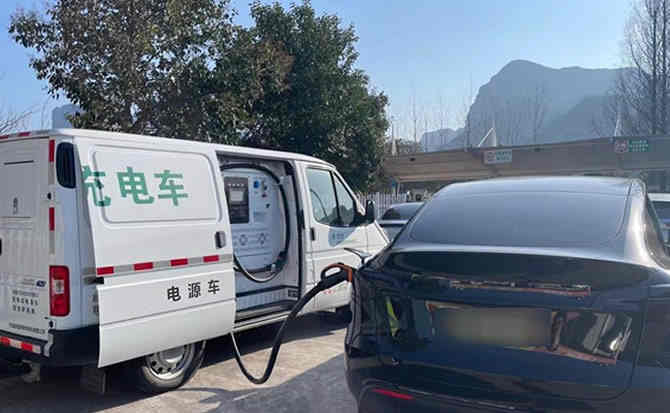 可克达拉汽车搭电