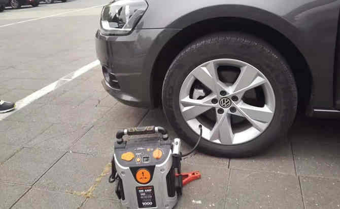 可克达拉汽车搭电案例