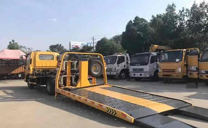 可克达拉汽车中途维修案例