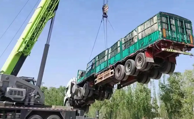 可克达拉道路脱困救援案例